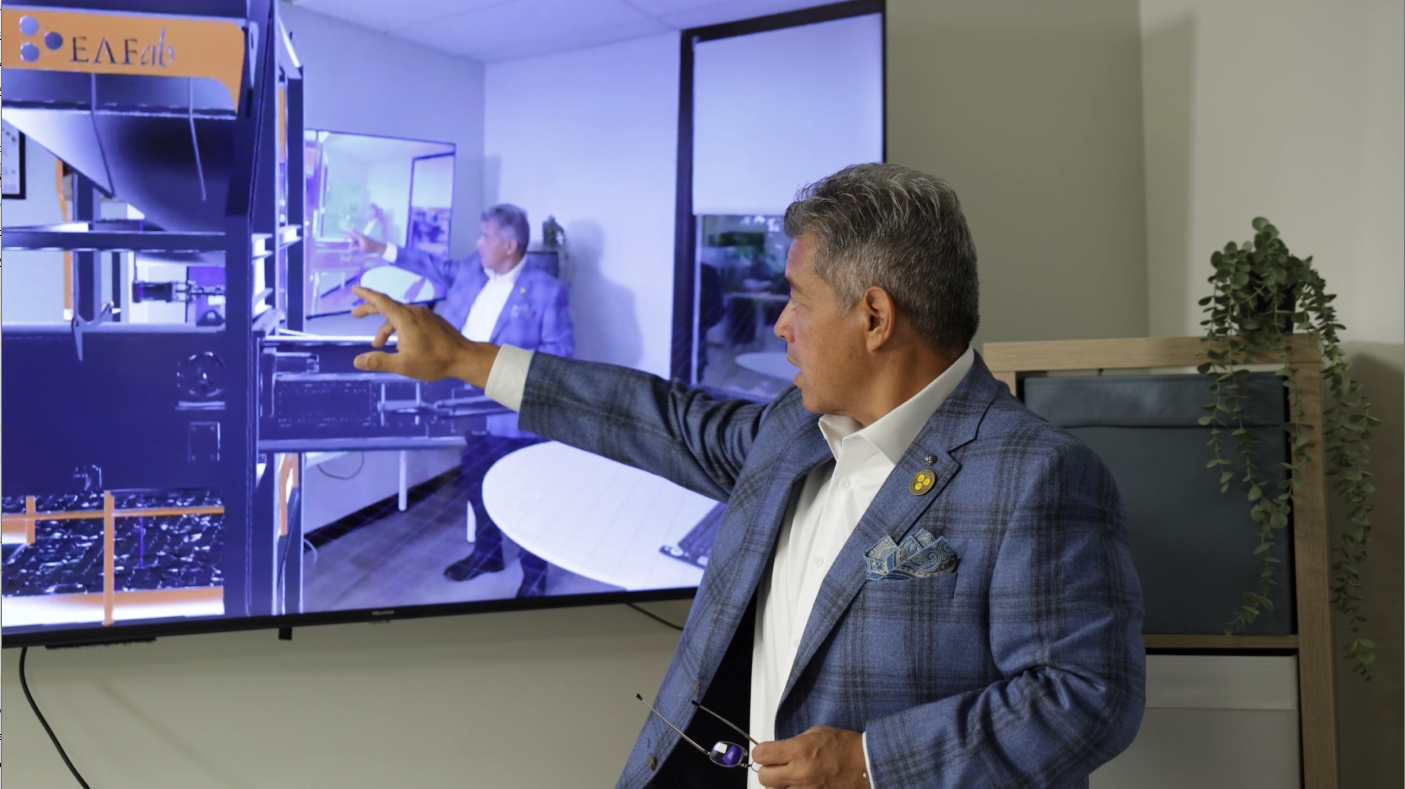 EAFab engineer working in a Virtual Reality environment. EAFab Corporation, North American Steel Industry Supplier, Meltshop equipment